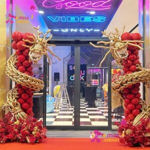 Dragon Sculpture Balloon Opening Stand